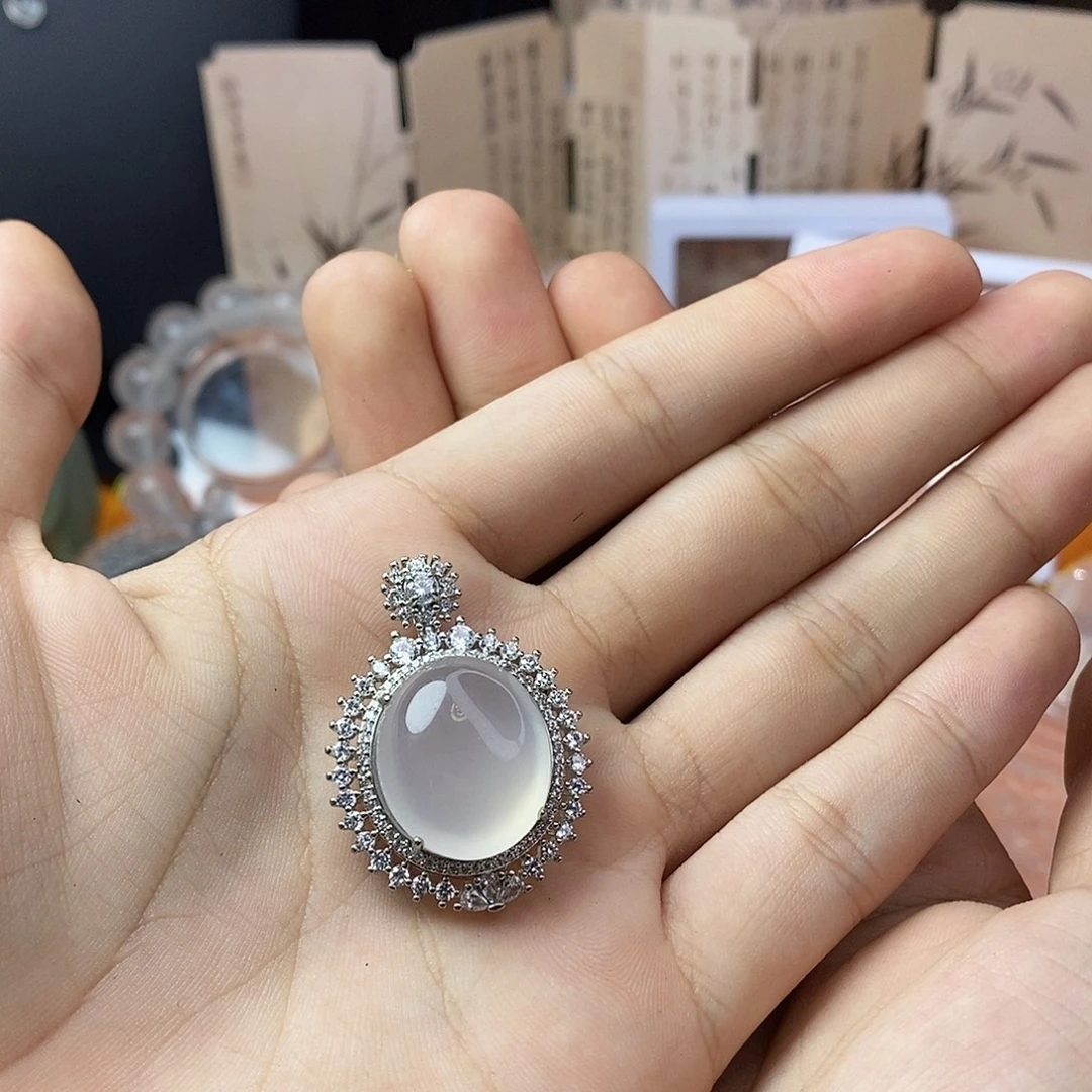 石英质玉未镶嵌颈饰