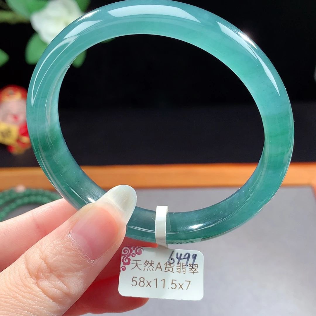 未镶嵌手镯（圆镯）翡翠