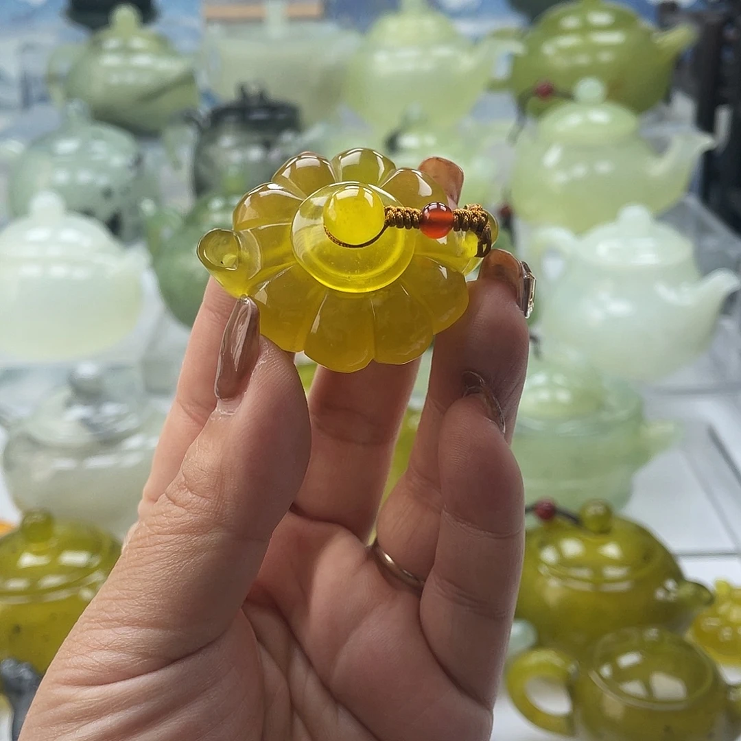 蛇纹石玉未镶嵌壶