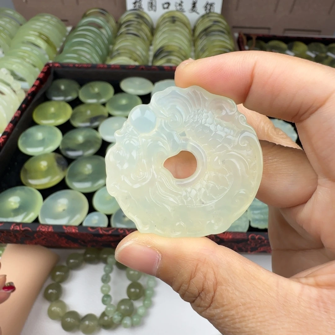 蛇纹石玉未镶嵌颈饰