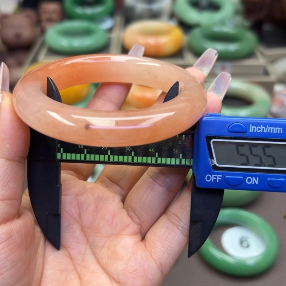 未镶嵌手镯石英岩玉