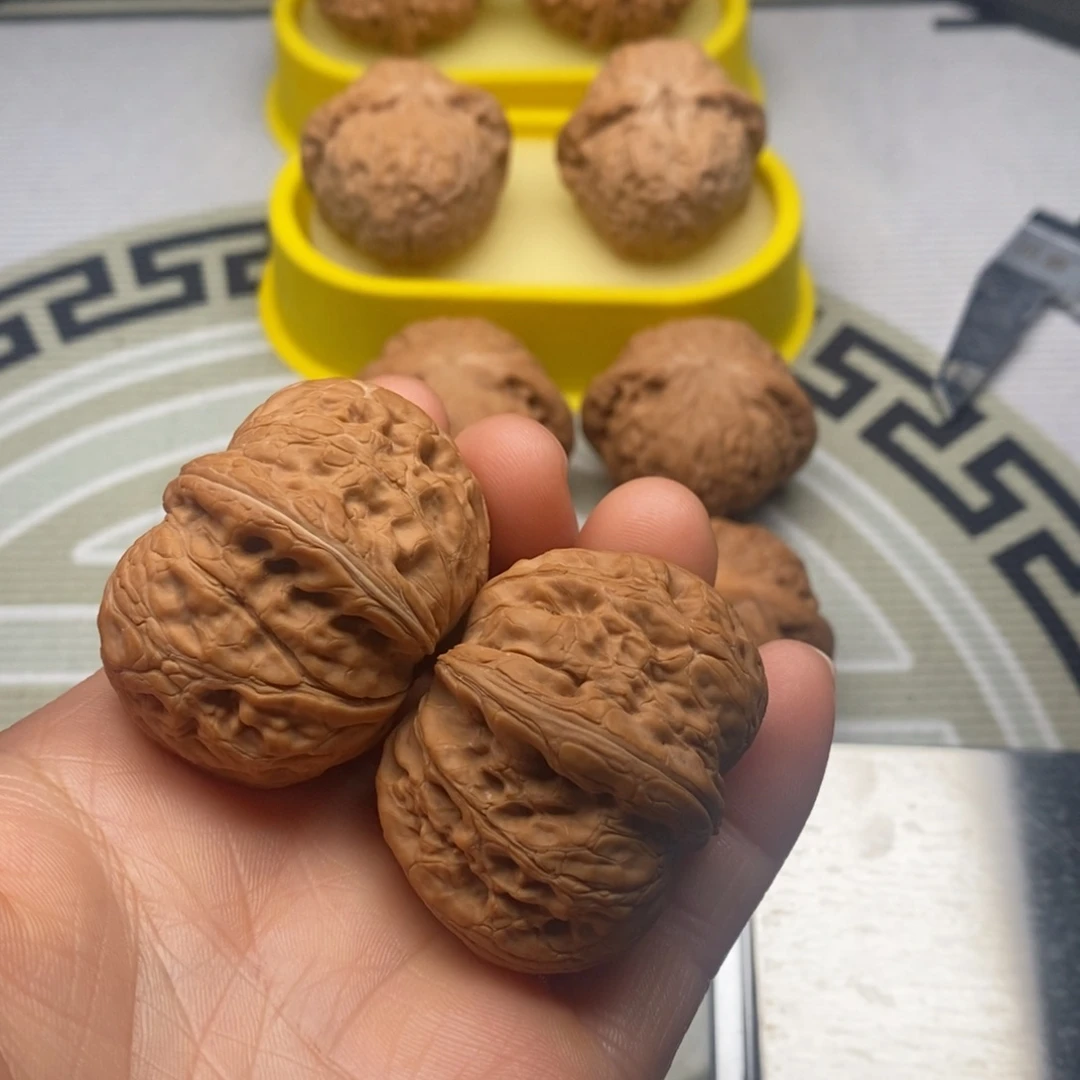 文玩核桃吊坠元宝翘肩43.5