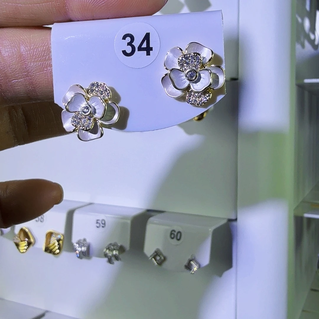 925银纯银时尚百搭耳钉