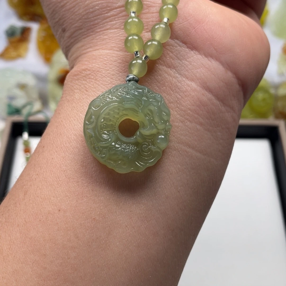 蛇纹石玉未镶嵌颈饰