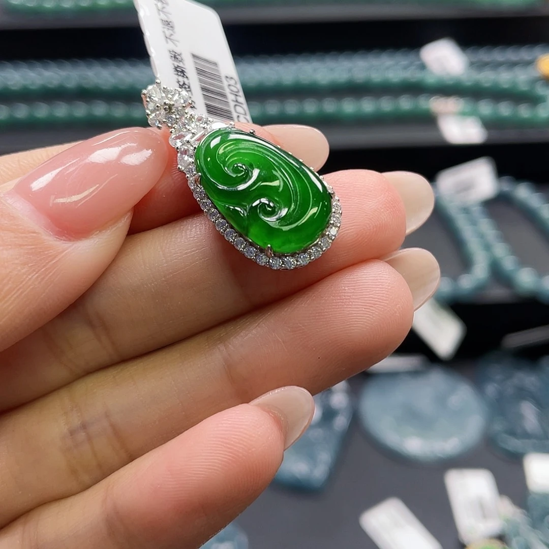 翡翠银S925镶嵌颈饰如意