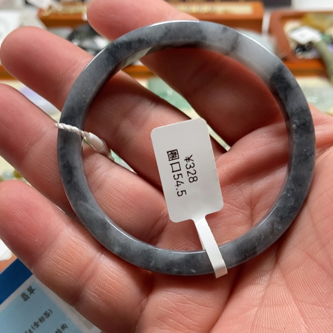 翡翠手镯未镶嵌翡翠