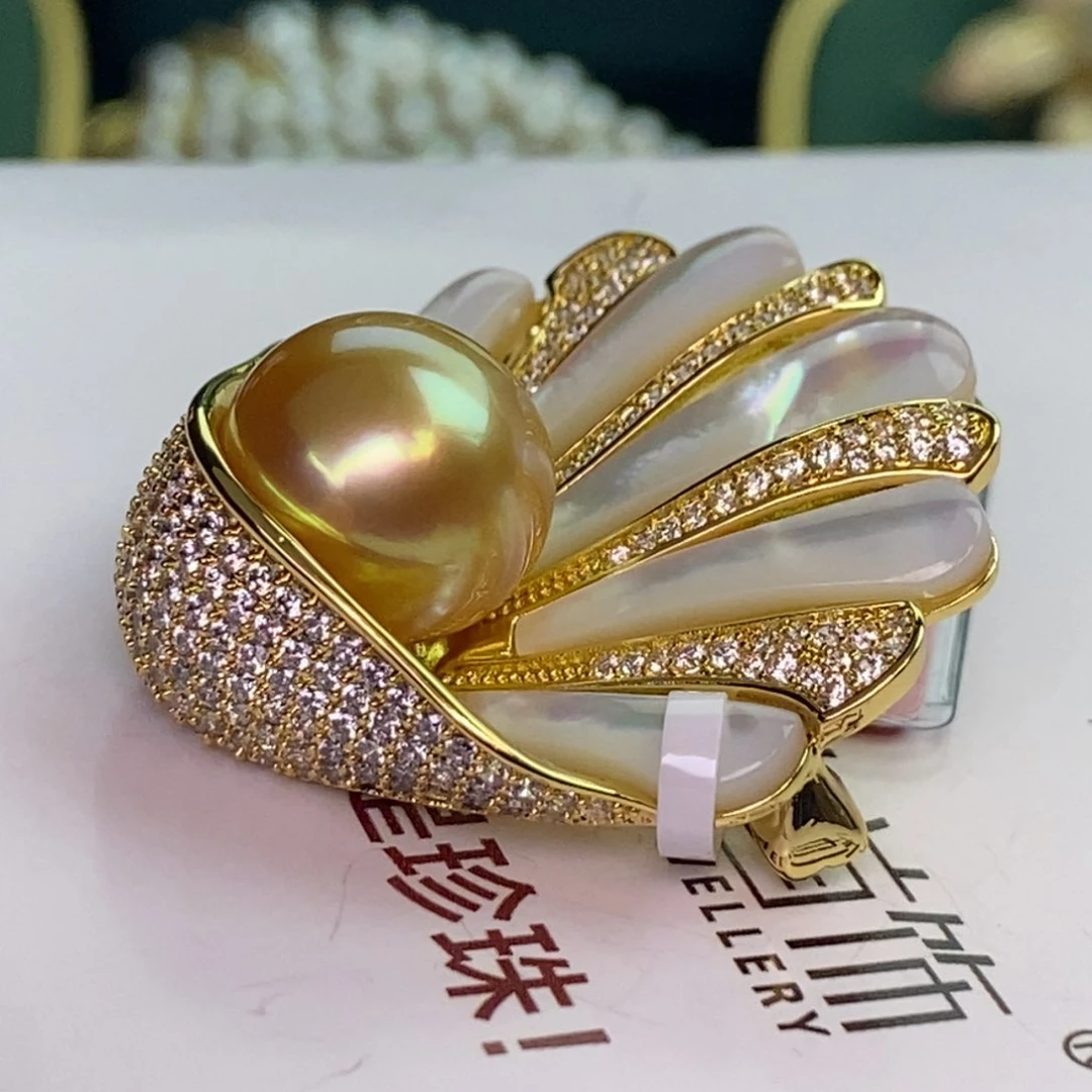 未镶嵌胸饰海水珍珠