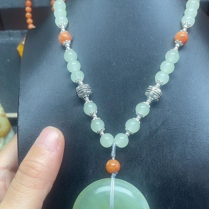 未镶嵌蛇纹石玉颈饰