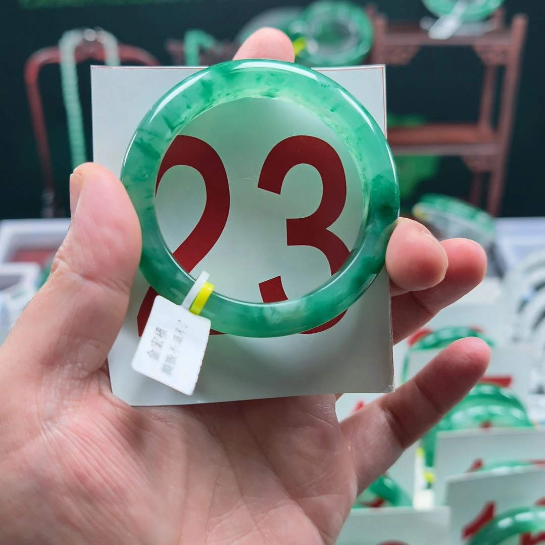 石英质玉（非洲翠）未镶嵌手镯