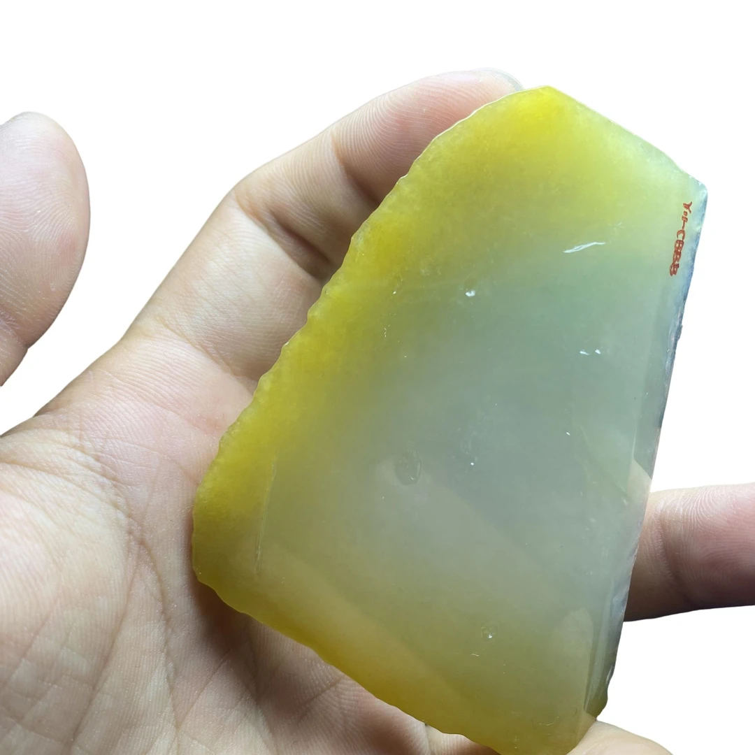 纯天然缅甸翡翠A货黄翡雕刻