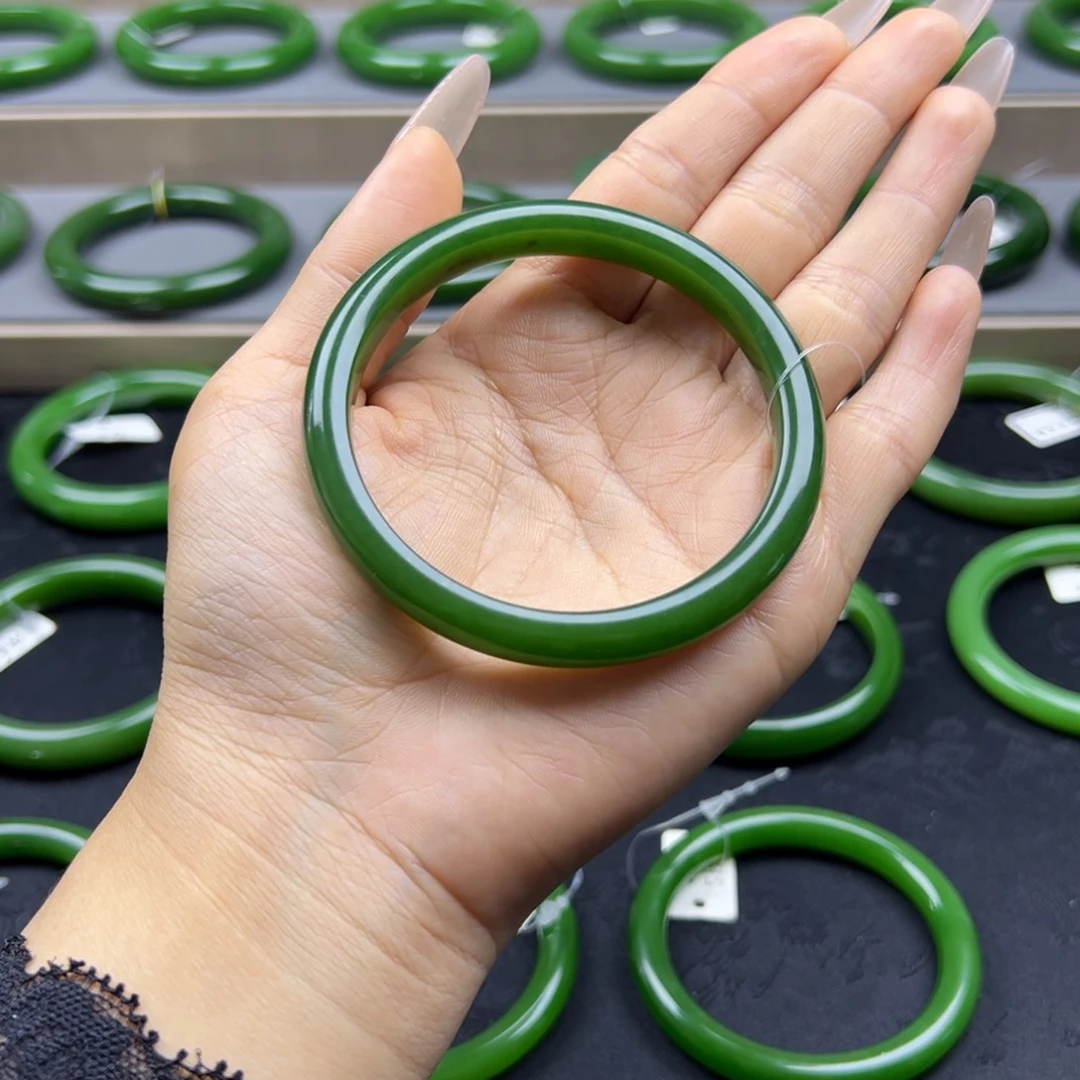 和田玉（碧玉）未镶嵌手镯红皮老料