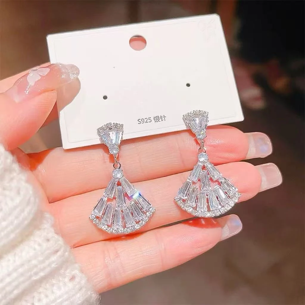 铜合金耳饰 气质轻奢时尚百搭小众灵动精致优雅简约奢华耳钉2021