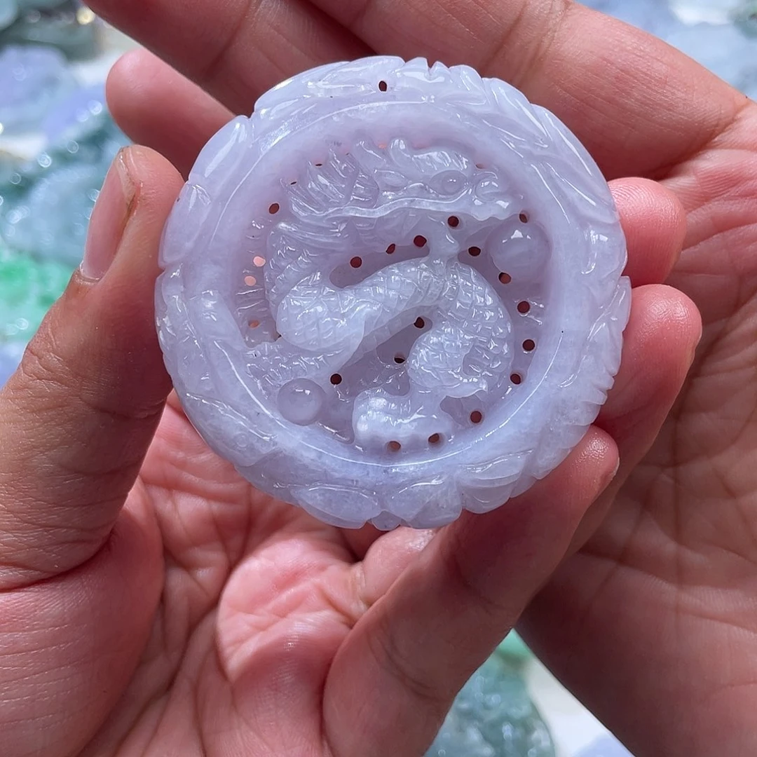 翡翠未镶嵌颈饰燕*