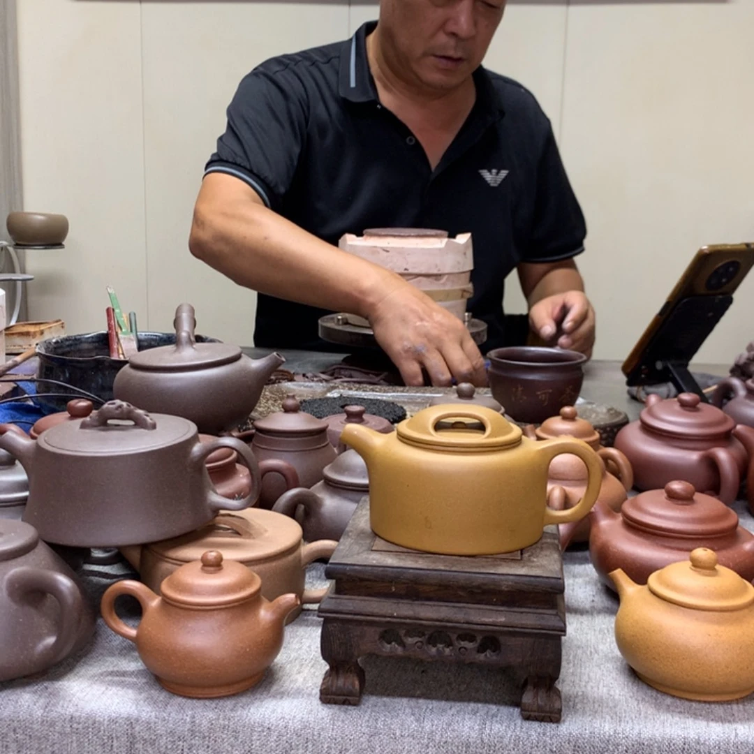 茶壶段泥黄金段牛盖200 C半手工制作