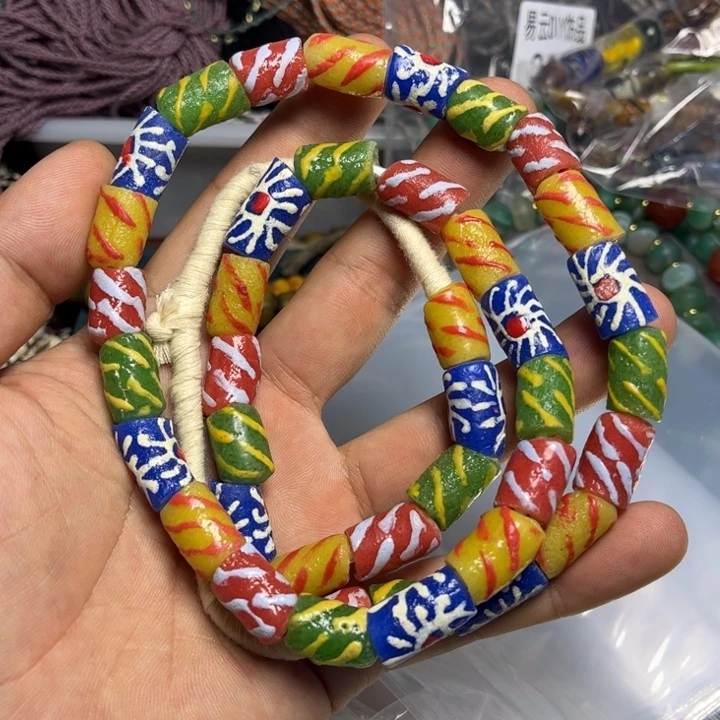 玻璃颈饰2600。开播福利一条