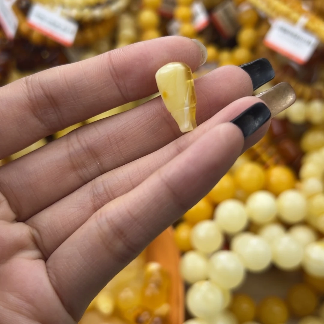 琥珀珠宝奇石未镶嵌