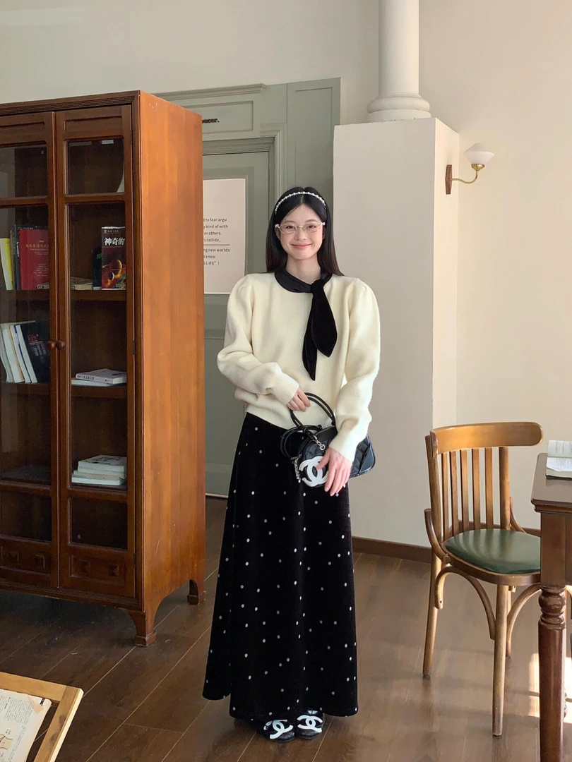 冬季一整套女装2025新款韩系蝴蝶结领毛衣高腰波点半身裙两件套装