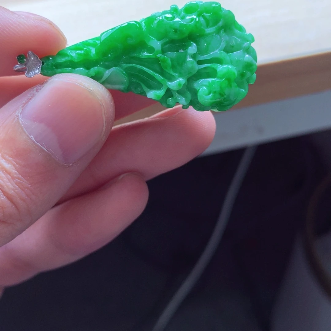 翡翠颈饰18K金镶嵌吊坠