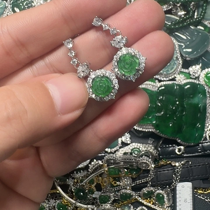 翡翠未镶嵌颈饰天然A货翡翠放漏