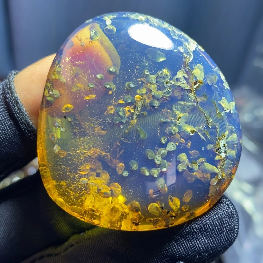 未镶嵌琥珀裸石……