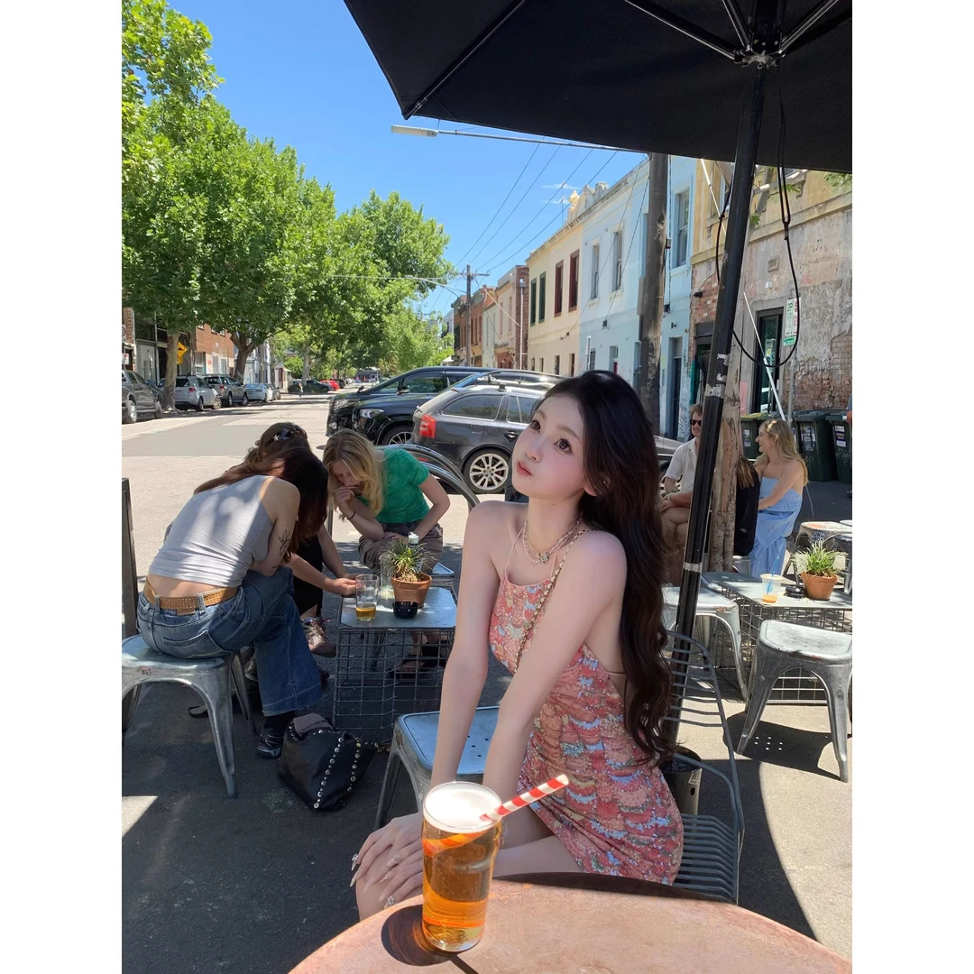 2025年新款显瘦修身重工美人鱼亮片露背挂脖性感吊带连衣裙女早春