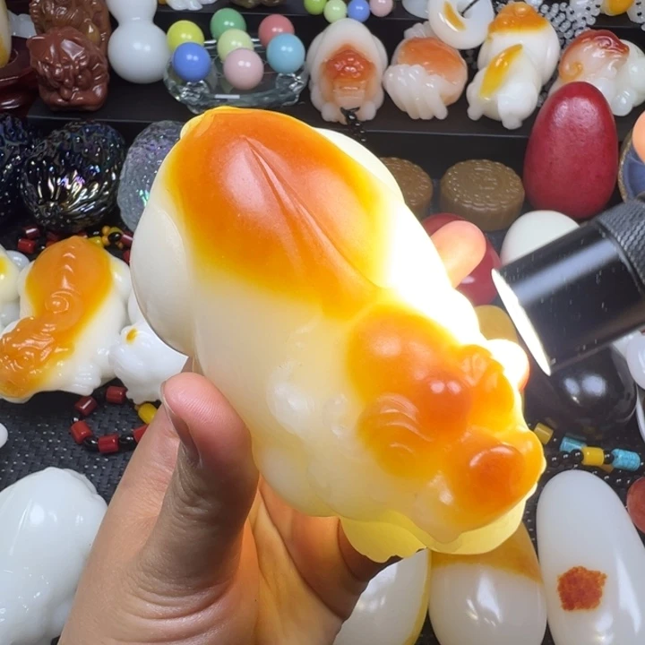 胖***子新疆戈壁五彩石金丝