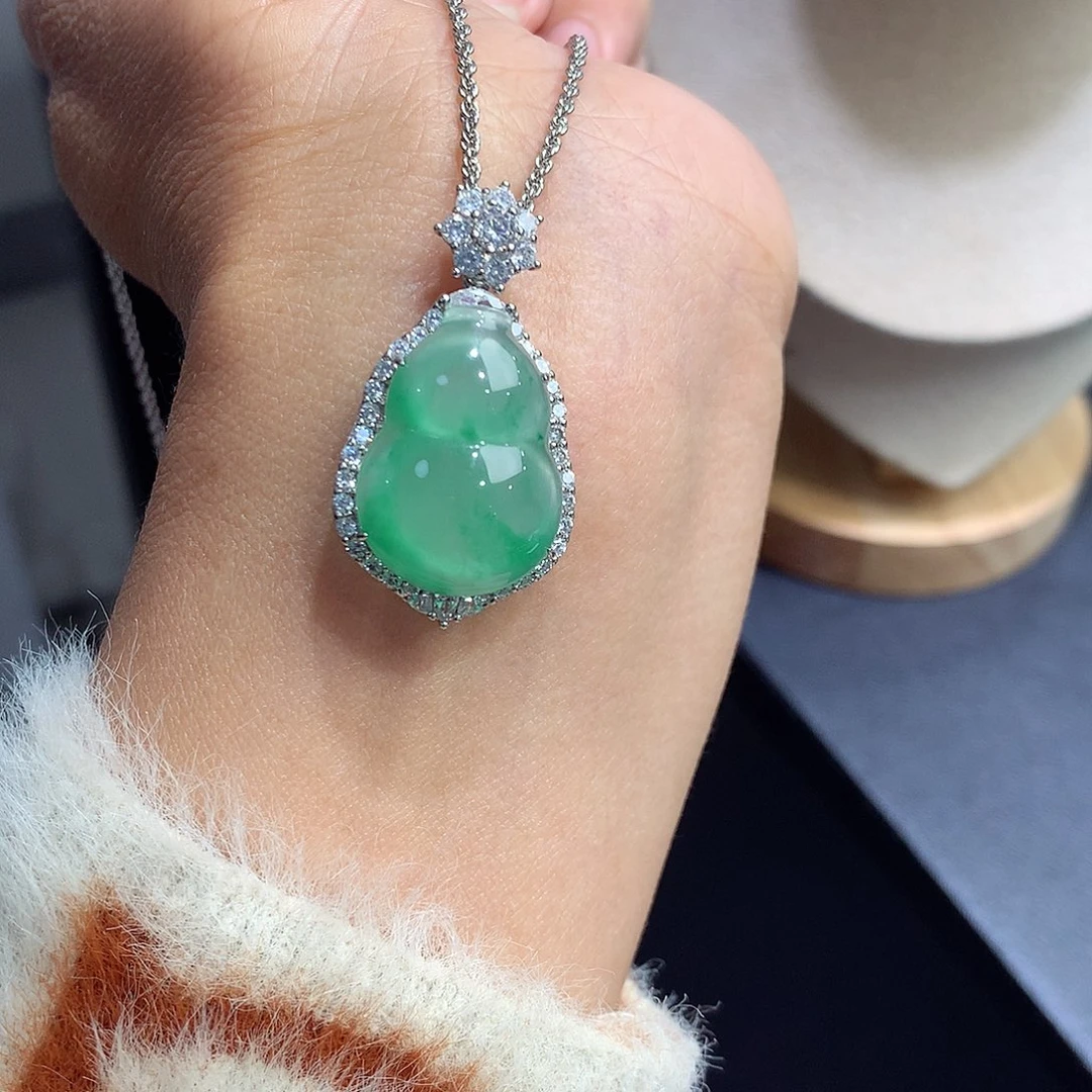 颈饰银S925镶嵌石英质玉（非洲翠）