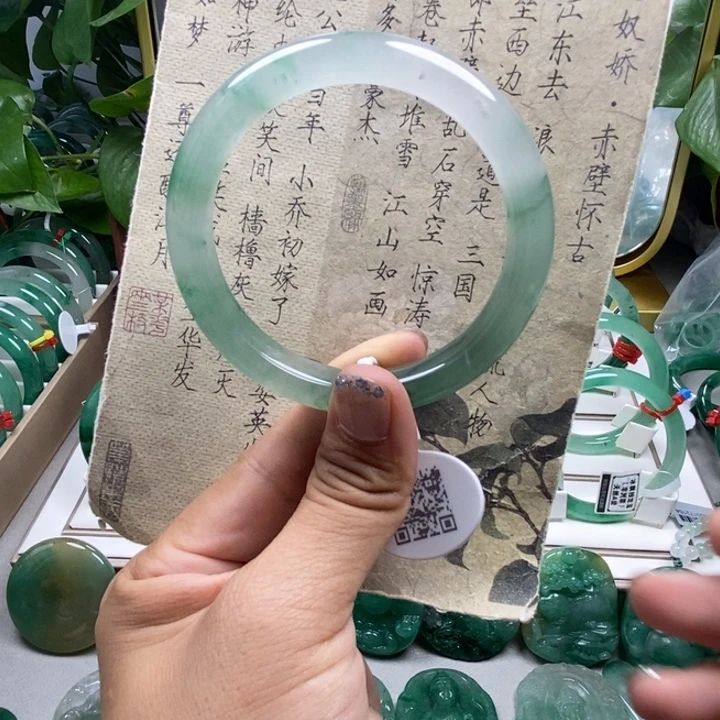 未镶嵌手镯石英质玉