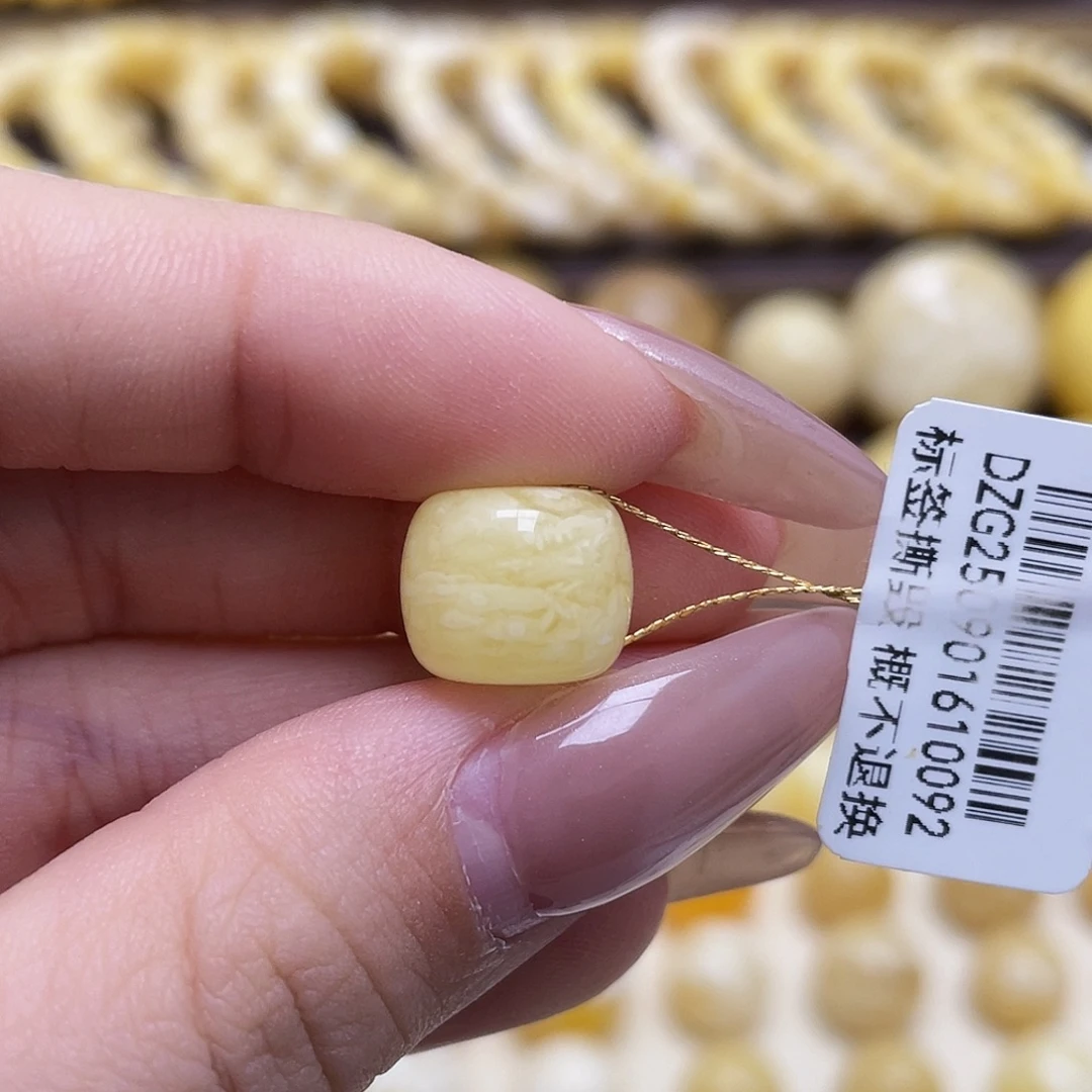 琥珀未镶嵌裸石11.8*9.7mm老型微瑕