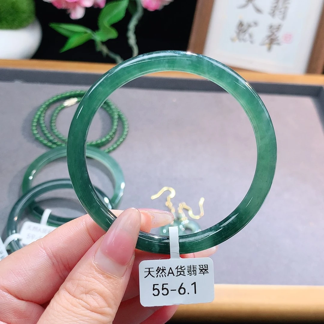 未镶嵌手镯（圆镯）翡翠