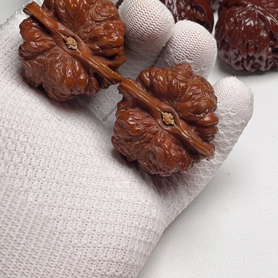 鳄***领桃核吊坠文玩核桃链接