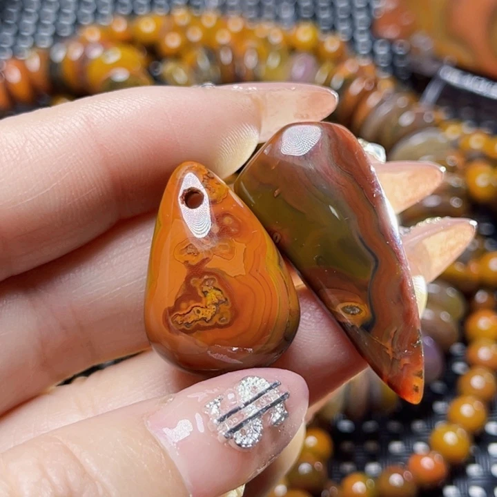 玛瑙/玉髓颈饰未镶嵌征*