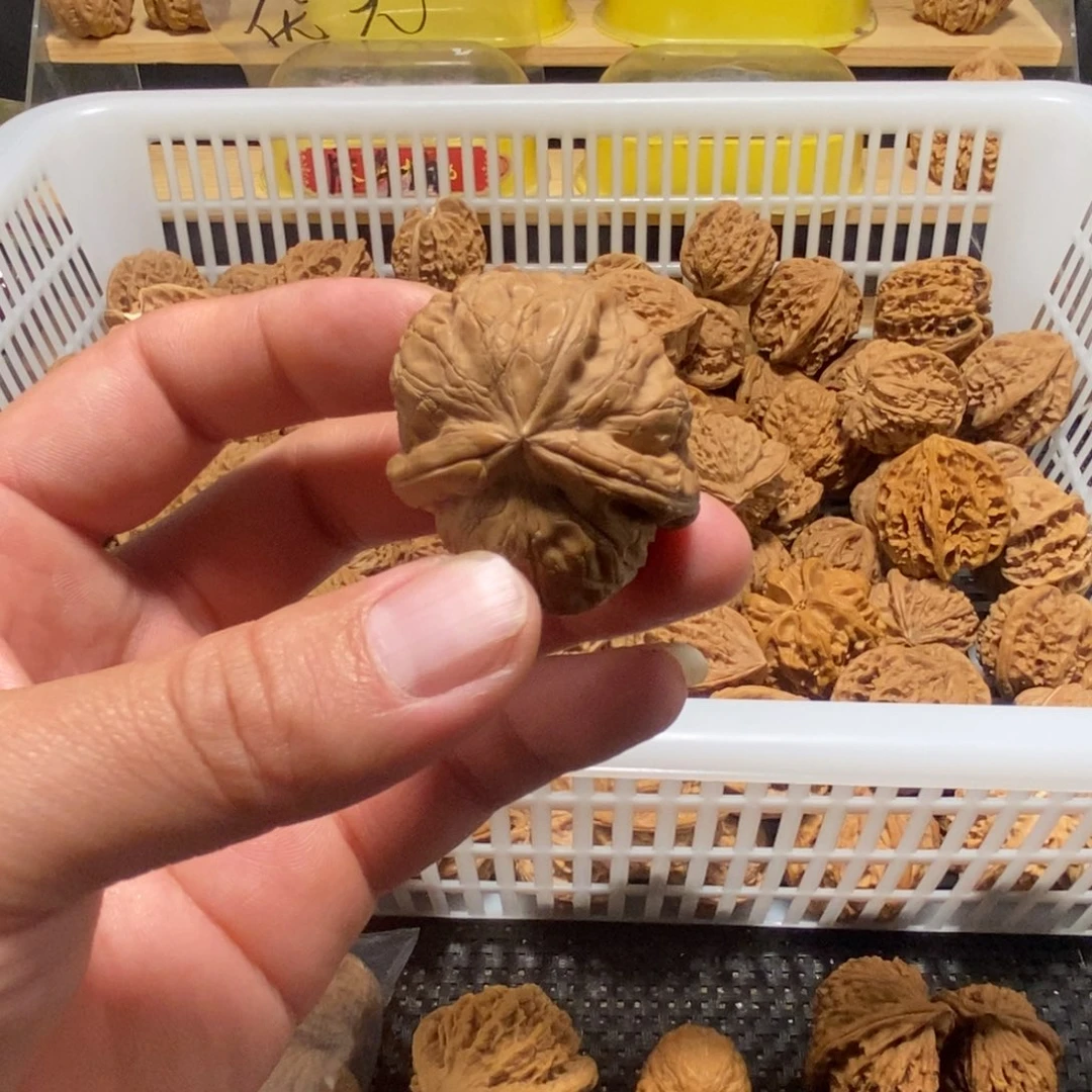 M***e文玩核桃吊坠核桃异形