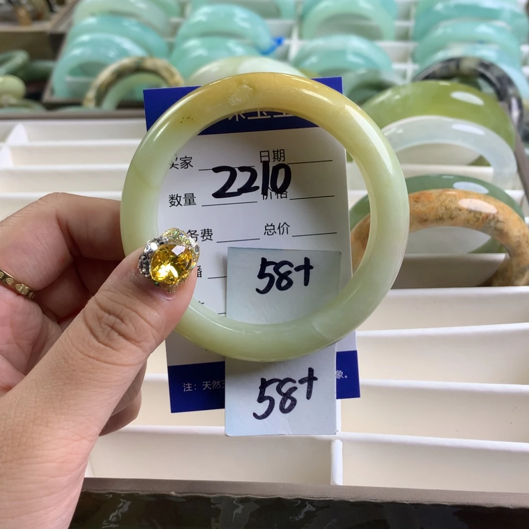 蛇纹石玉手镯未镶嵌2210