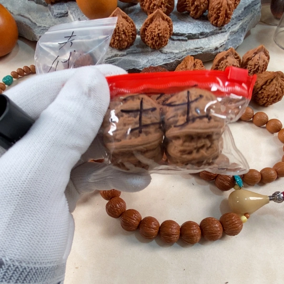 王***.吊坠猴头核桃44元宝