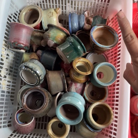 紫砂花盆微瑕4到5厘米，白色筐子30个