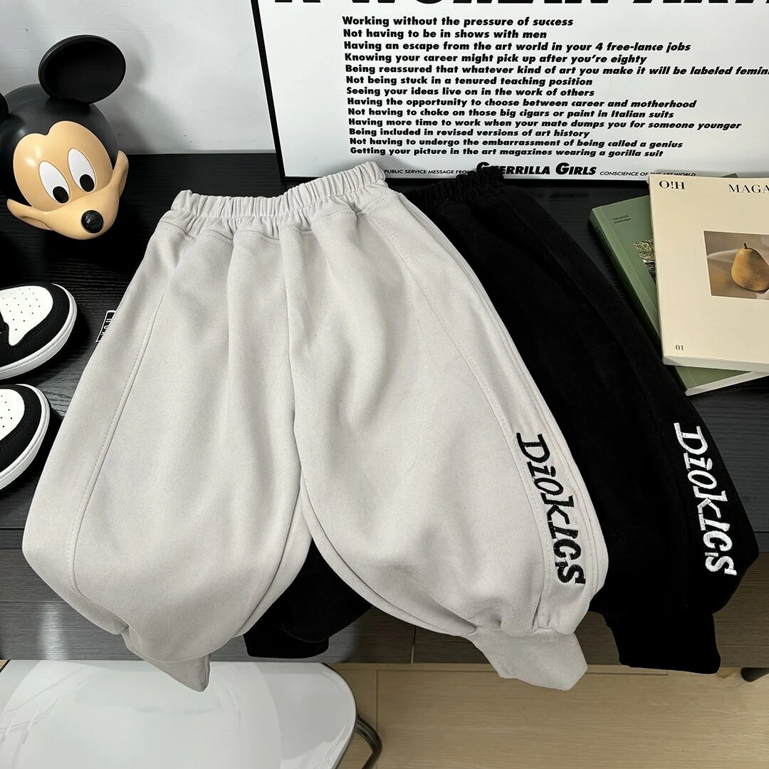 SK373【实体品质】儿童秋款刺绣卫裤潮流洋气字母休闲裤外出宽松