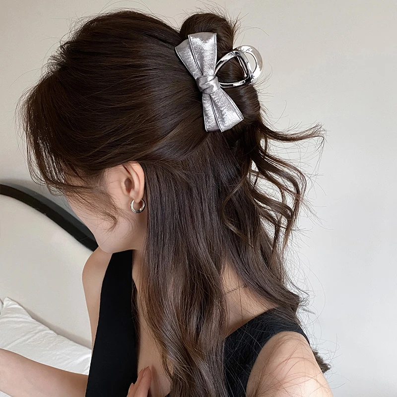 银色蝴蝶结中号抓夹女新款高级感后脑勺发夹气质鲨鱼夹子发饰香蕉
