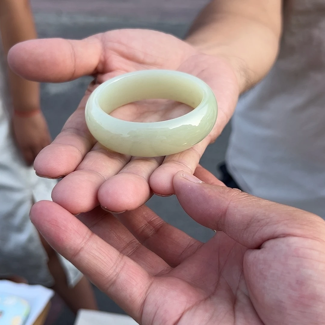 和田玉手镯未镶嵌老坑种和田玉手镯豪华巨漏