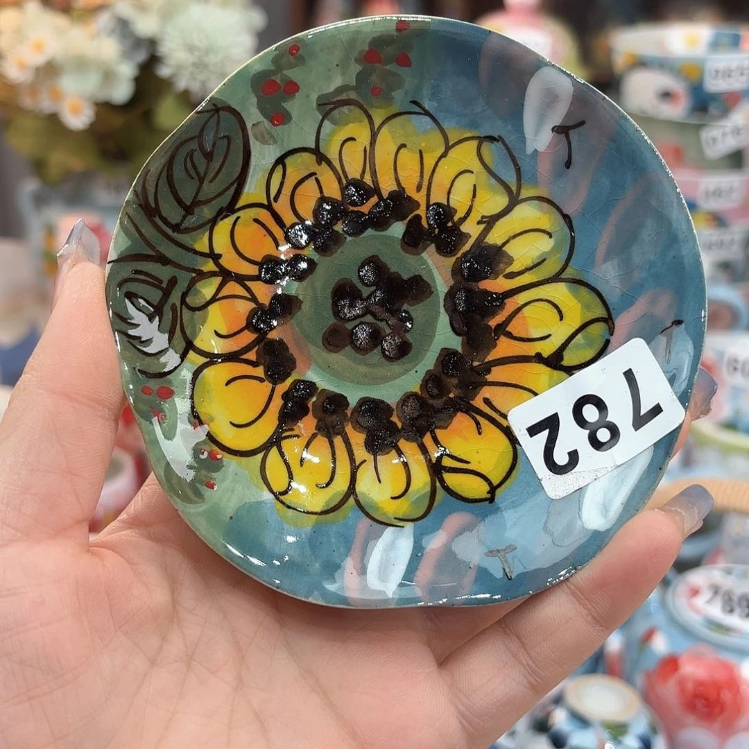 瓷片你在那里等他吗现在不在家