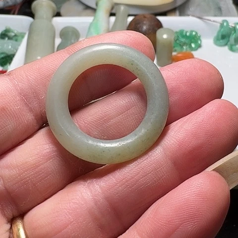 和田玉（糖玉）颈饰未镶嵌昆**石