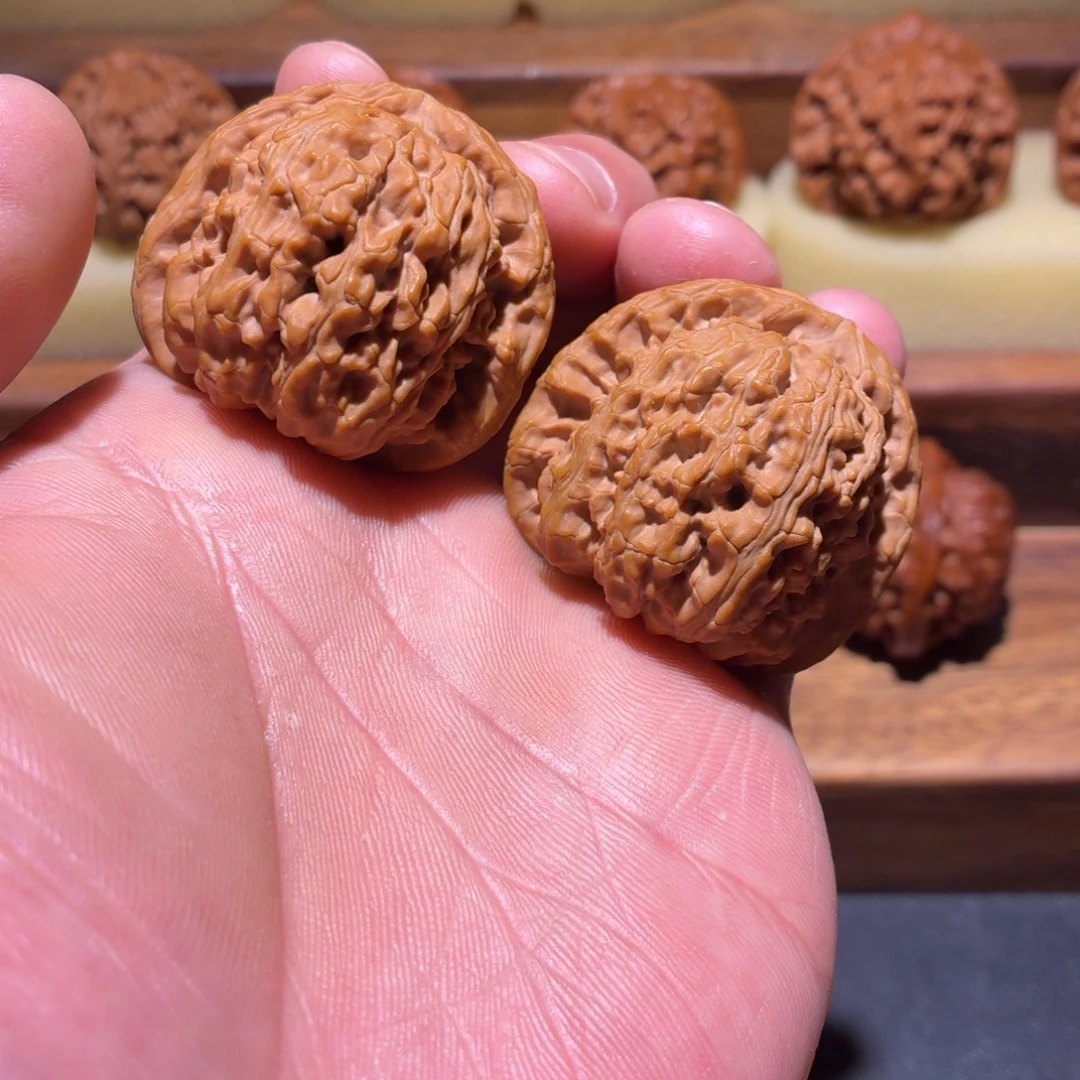 文玩核桃吊坠全品白狮子