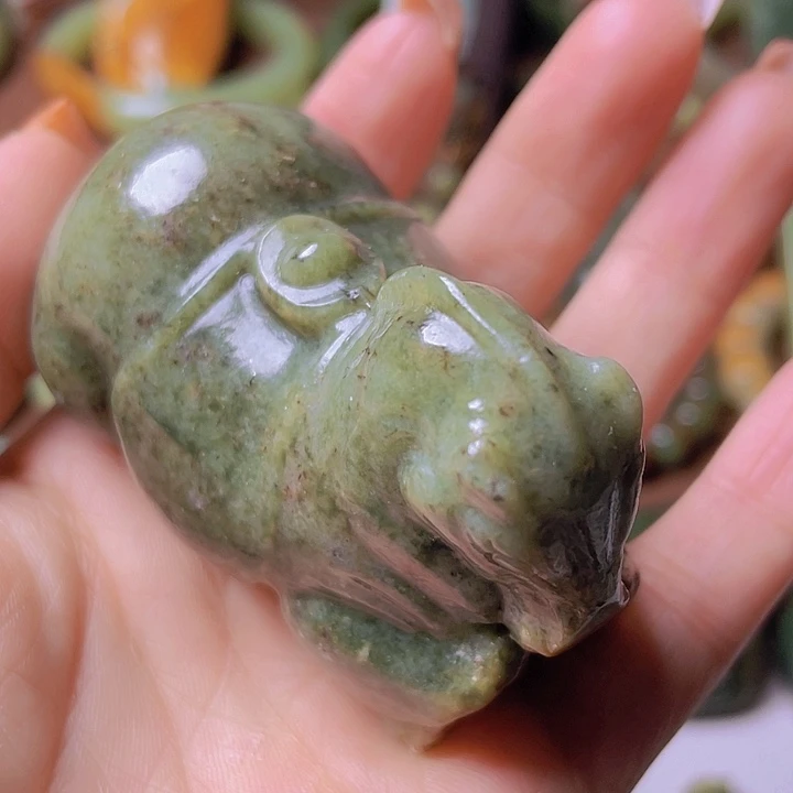 未镶嵌岫岩河磨玉（透闪石质玉）挂件