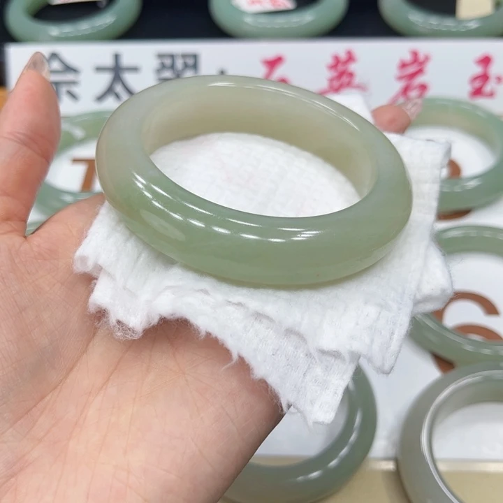 石英质玉手镯未镶嵌໑****