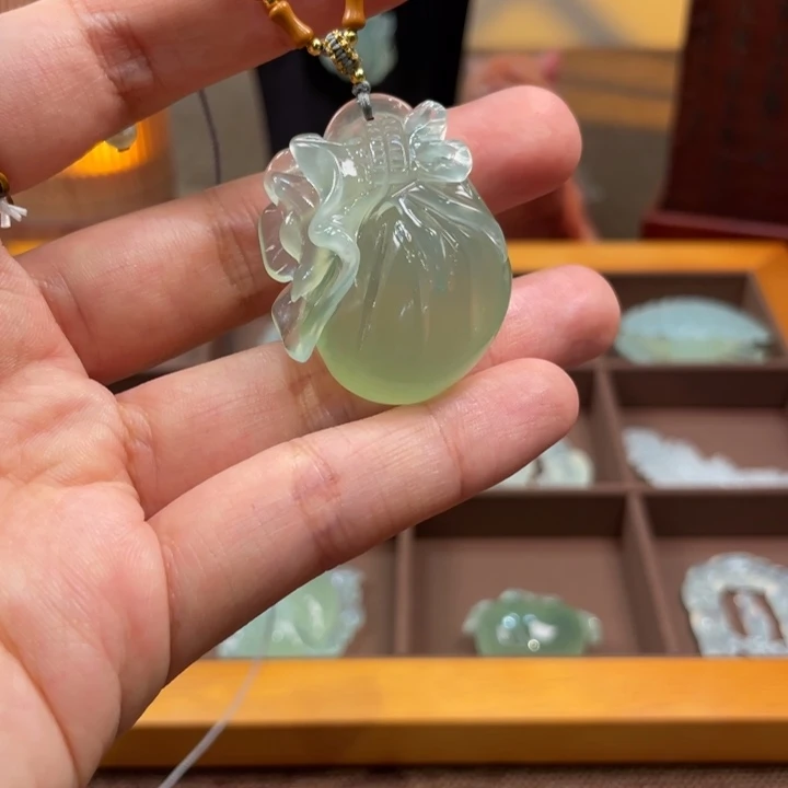 蛇纹石玉合金颈饰
