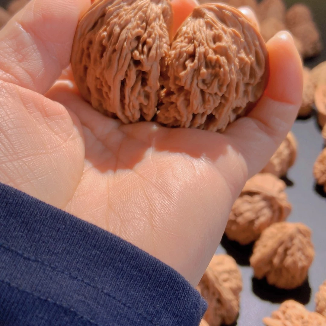 文玩核桃把件郑****销文玩核桃