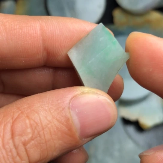 翡翠未镶嵌颈饰裸石