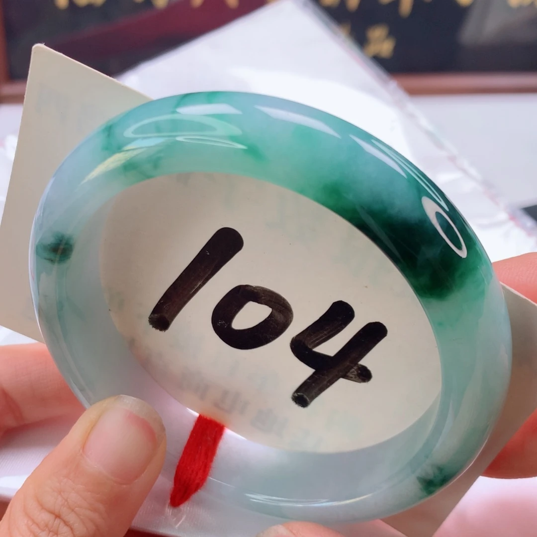 未镶嵌手镯翡翠飘绿