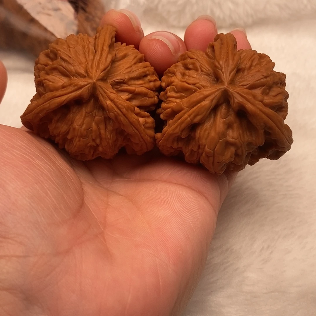 咏***枫吊坠文玩核桃三棱