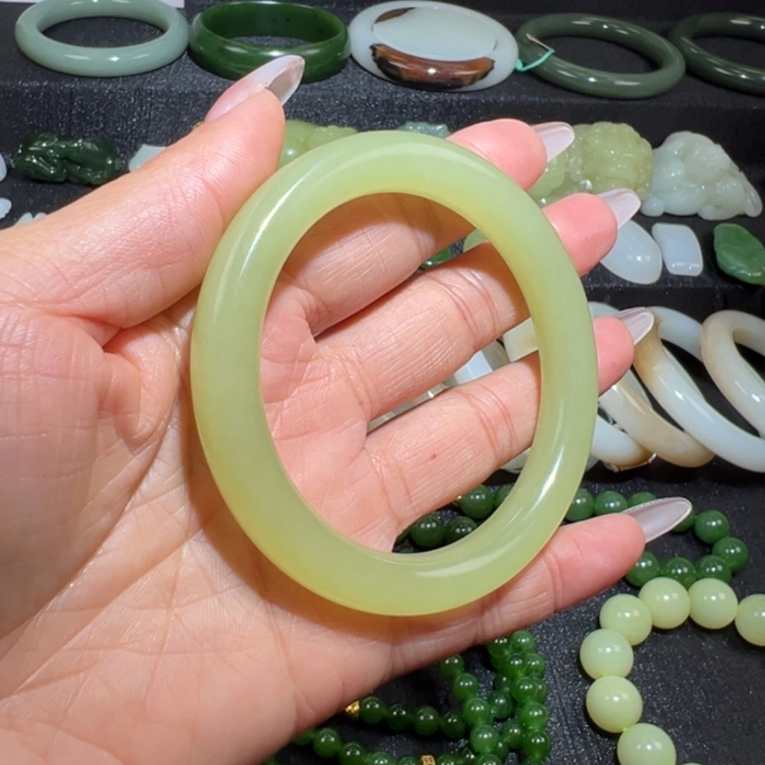 和田玉未镶嵌手镯